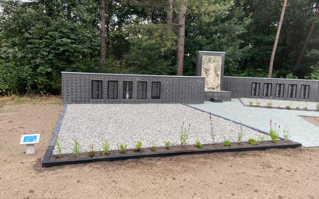 77.1 Grafmonument Zusters van Liefde J/M